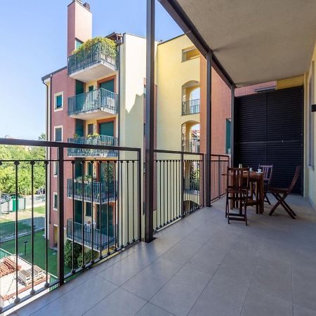 The Best Rent - Spacious Three-Bedroom Apartment With Terrace Milano Exteriör bild