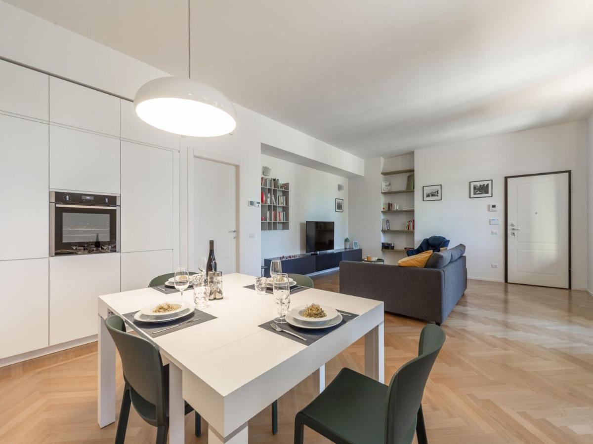 The Best Rent - Spacious Three-Bedroom Apartment With Terrace Milano Exteriör bild