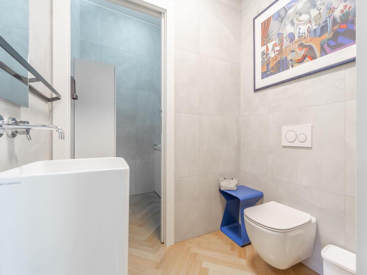 The Best Rent - Spacious Three-Bedroom Apartment With Terrace Milano Exteriör bild