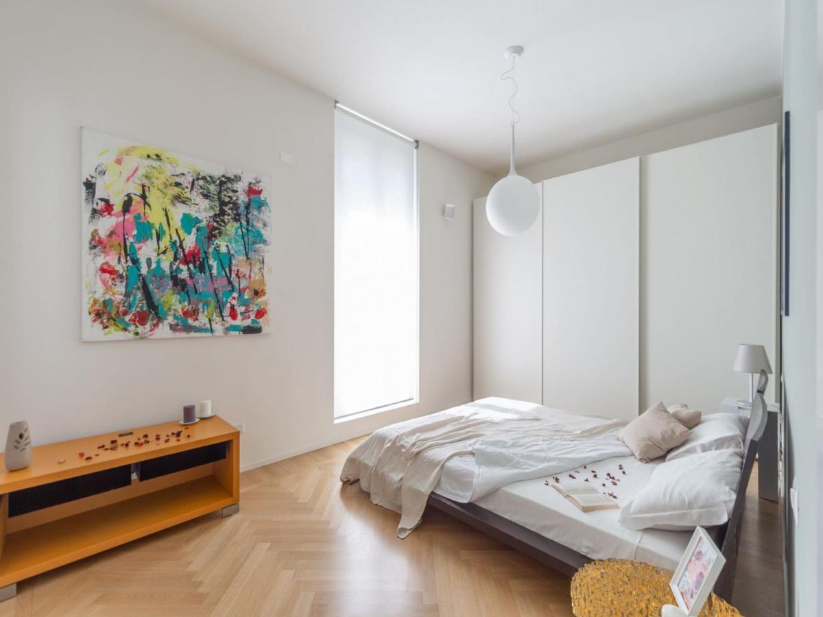 The Best Rent - Spacious Three-Bedroom Apartment With Terrace Milano Exteriör bild